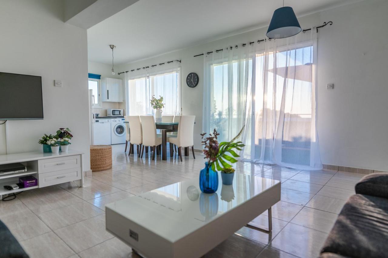 דירות לרנקה Makenzy Seaview Penthouse מראה חיצוני תמונה