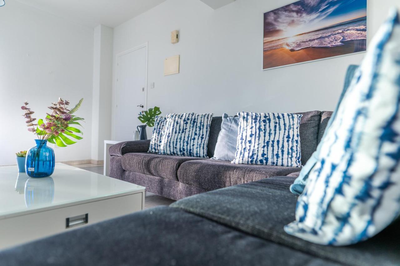 דירות לרנקה Makenzy Seaview Penthouse מראה חיצוני תמונה