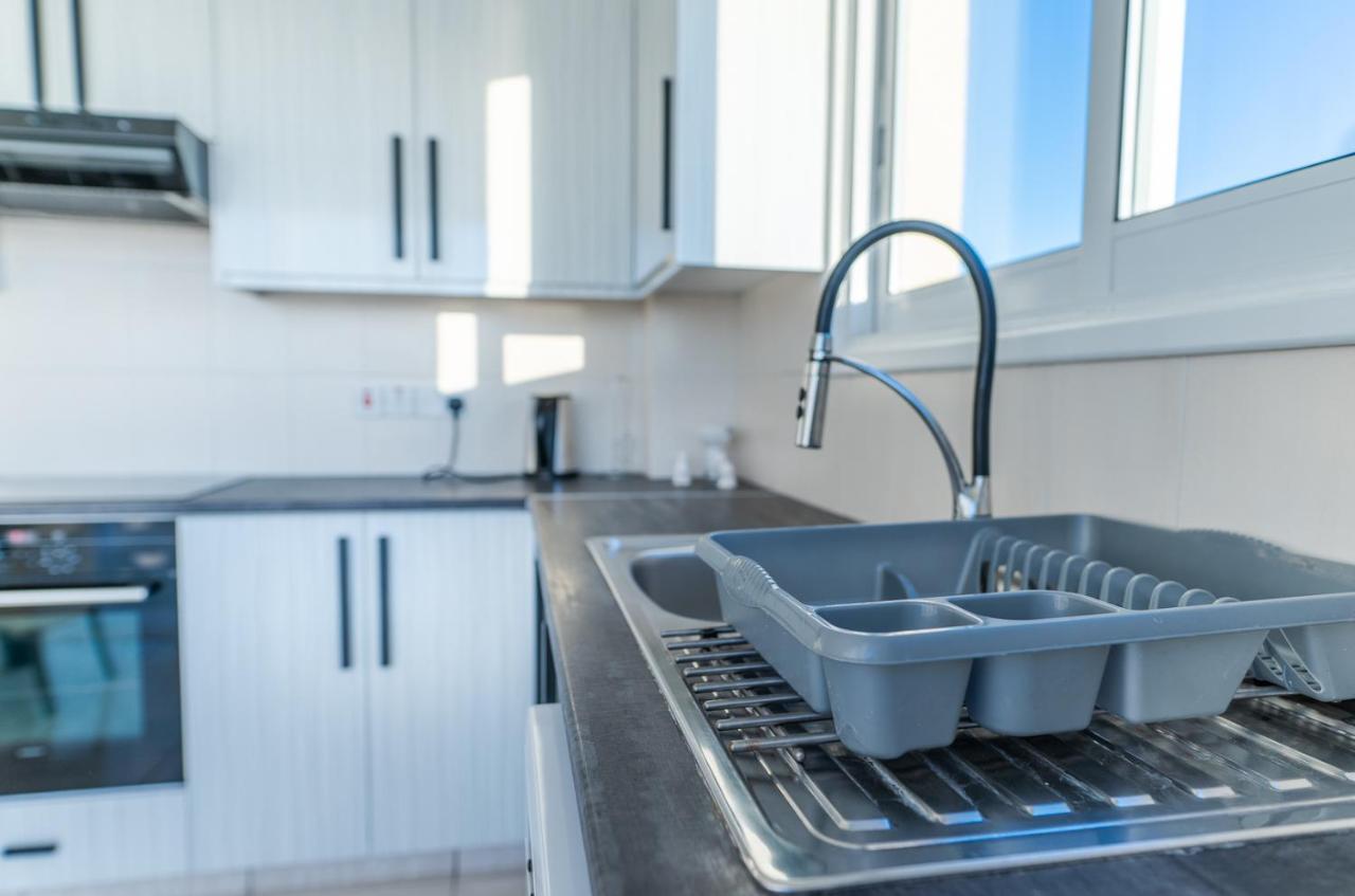 דירות לרנקה Makenzy Seaview Penthouse מראה חיצוני תמונה