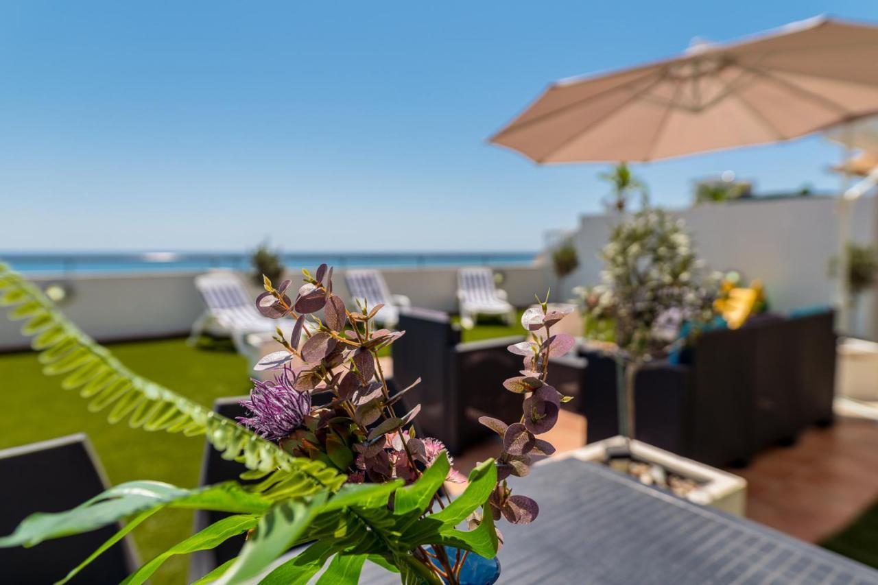דירות לרנקה Makenzy Seaview Penthouse מראה חיצוני תמונה