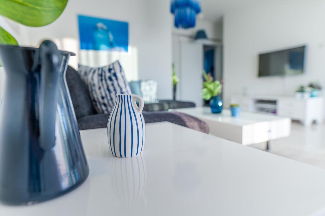 דירות לרנקה Makenzy Seaview Penthouse מראה חיצוני תמונה