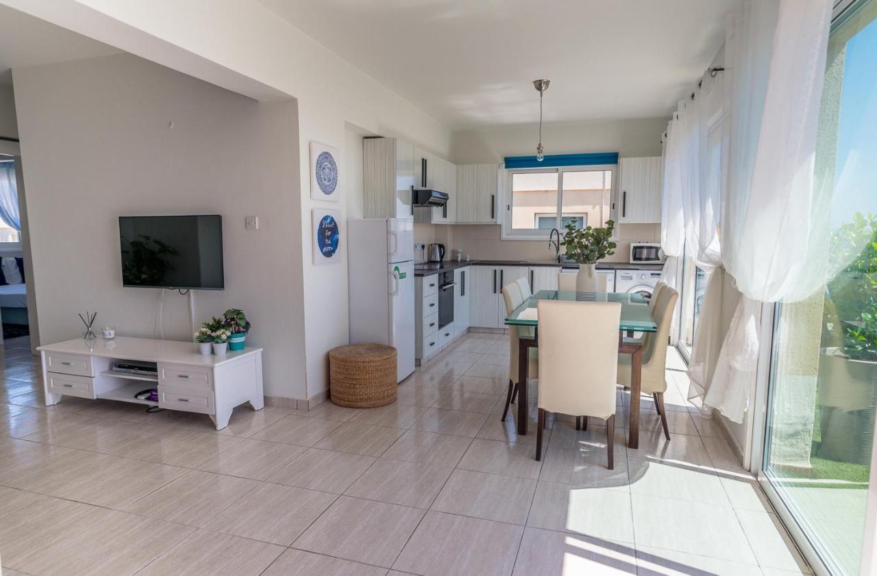 דירות לרנקה Makenzy Seaview Penthouse מראה חיצוני תמונה