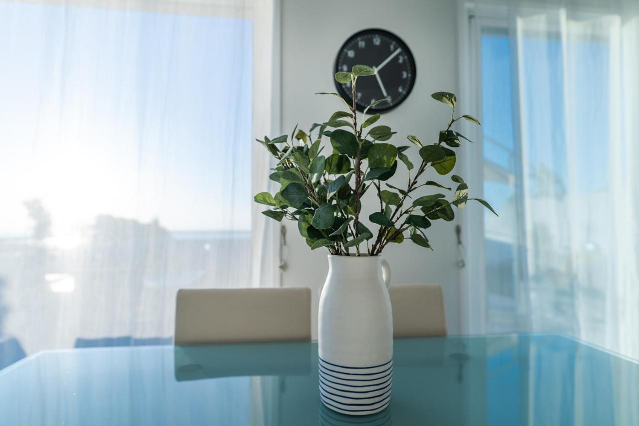 דירות לרנקה Makenzy Seaview Penthouse מראה חיצוני תמונה
