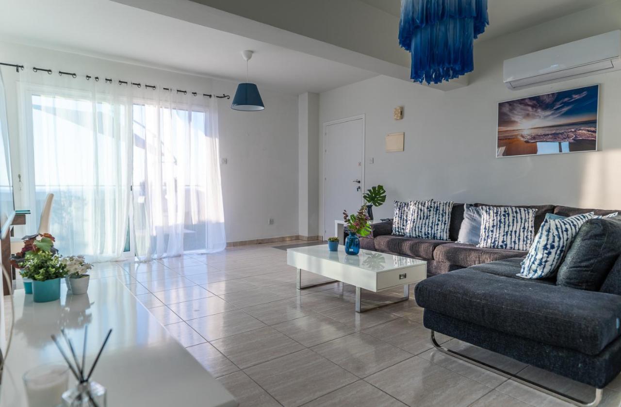 דירות לרנקה Makenzy Seaview Penthouse מראה חיצוני תמונה