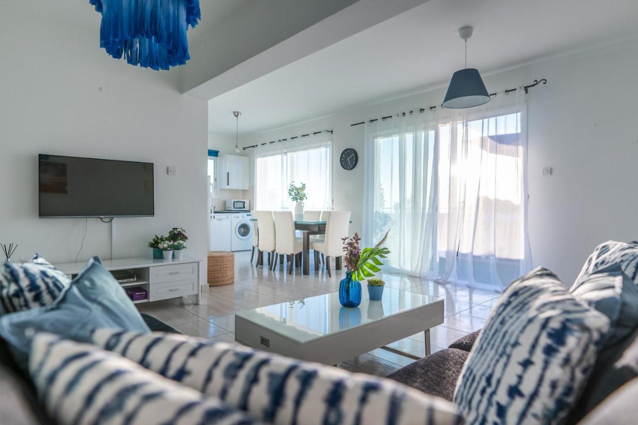 דירות לרנקה Makenzy Seaview Penthouse מראה חיצוני תמונה
